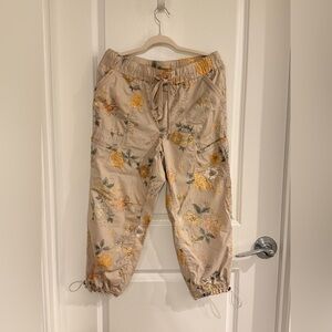 Adorable Democracy Floral Crop Pants | Size 12
Cruise Wear